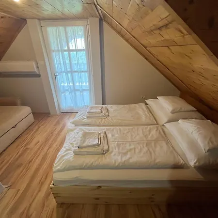 Lägenhet Marcali Hat Apartman