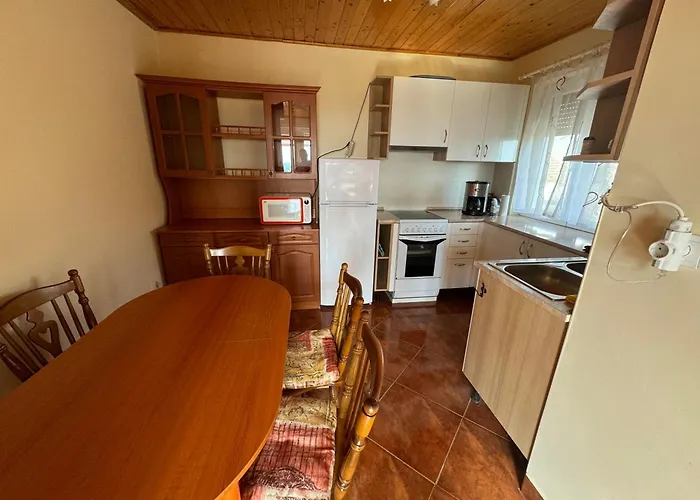 Marcali Hat Apartman *